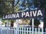 Letrero ferroviario con el nombre de la estación Laguna Paiva